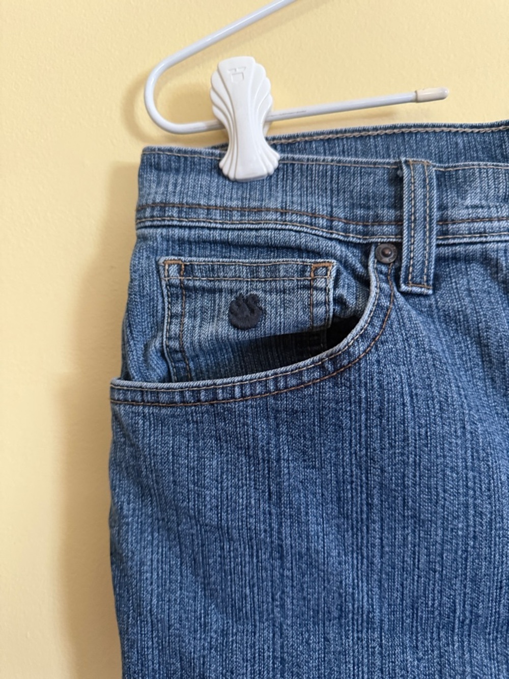 Gloria Vanderbilt Women’s Short Jeans - Picture 4 of 9
